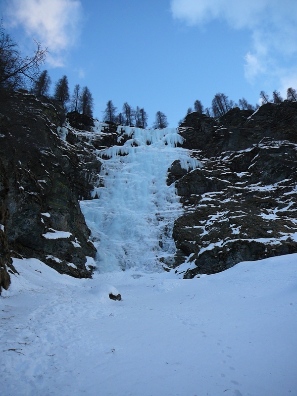 Val Febbraro, Salto del Nido 170m II/5