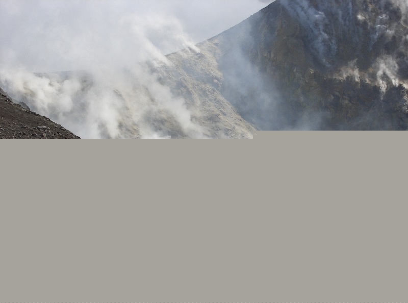 Etna, cratere Bocca Nuova urante la traversata S-N Etna, cratere Bocca Nuova urante la traversata S-N