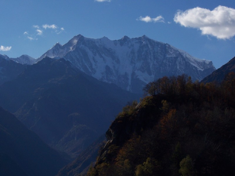 Monte Rosa salendo da Vanzone (Valle Anzasca) Monte Rosa salendo da Vanzone (Valle Anzasca)