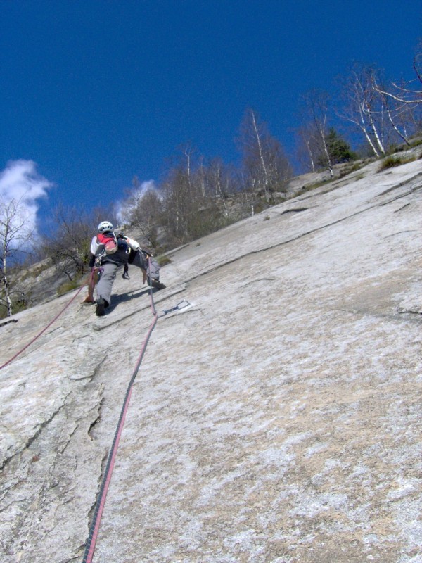 In apertura su "Senza perdere la tenerezza" 6a+(5c+ obbl.) In apertura su "Senza perdere la tenerezza" 6a+(5c+ obbl.)