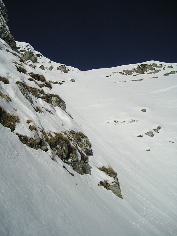 Corno alle Scale, Parete Est, anfiteatro di discesa dalla cresta dei balzi