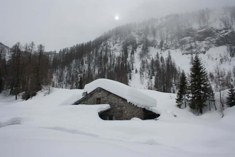 Casera di Terzera (metti un CAI alla Madonna delle Nevi) Casera di Terzera (metti un CAI alla Madonna delle Nevi)