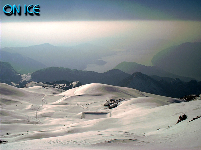 Golem: cielo bicromatico sul Lago d'Iseo
