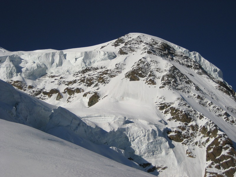 la porzione sommitale del versante NW del Breithorn Occidentale la porzione sommitale del versante NW del Breithorn Occidentale