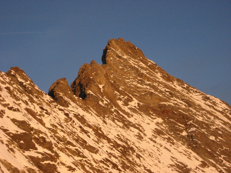 Il Nadelhorn si tinge di rosso