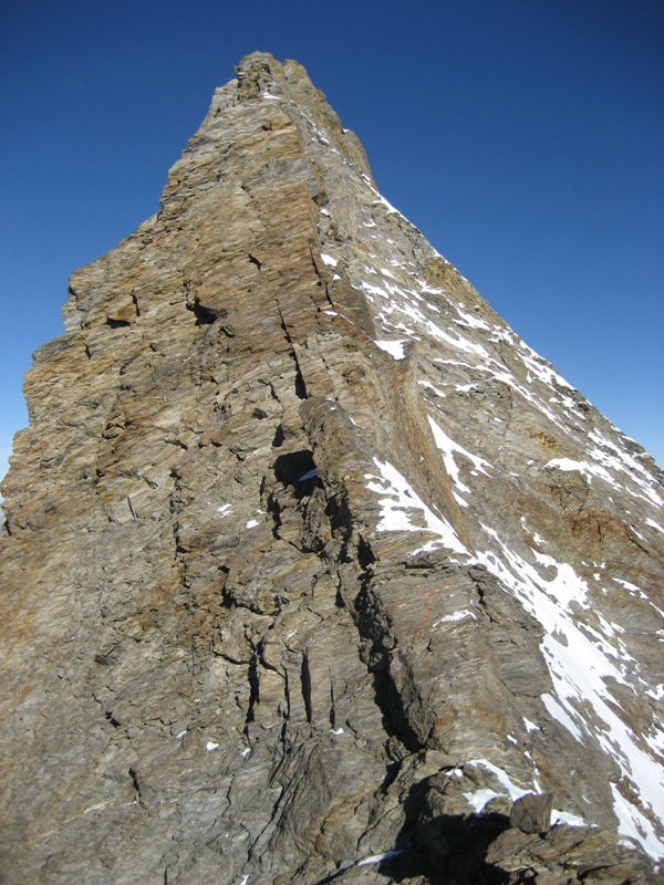 Il tratto finale della cresta che conduce al Nadelhorn Il tratto finale della cresta che conduce al Nadelhorn