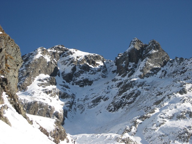 Il canalone W seguito in discesa