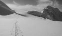 L, dove in estate vi  una carovana di alpinisti, in inverno ecco la solitudine.